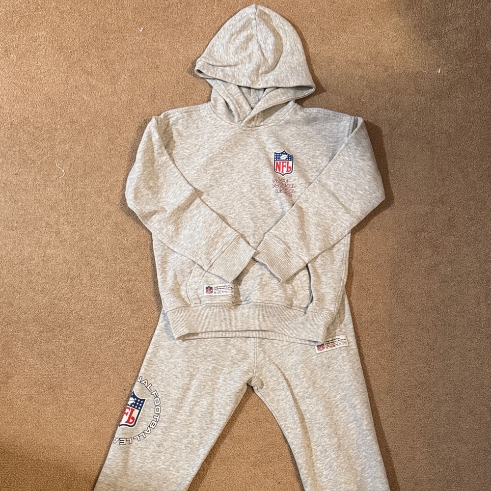 Abercrombie x NFL Gray Sweat Outfit